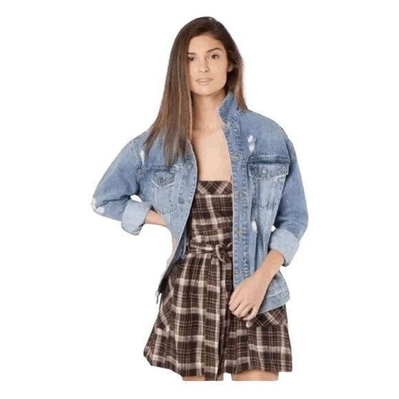 Free People Studded Denim Trucker Jacket Blue Medium Wash Distressed Denim XS - Picture 1 of 13